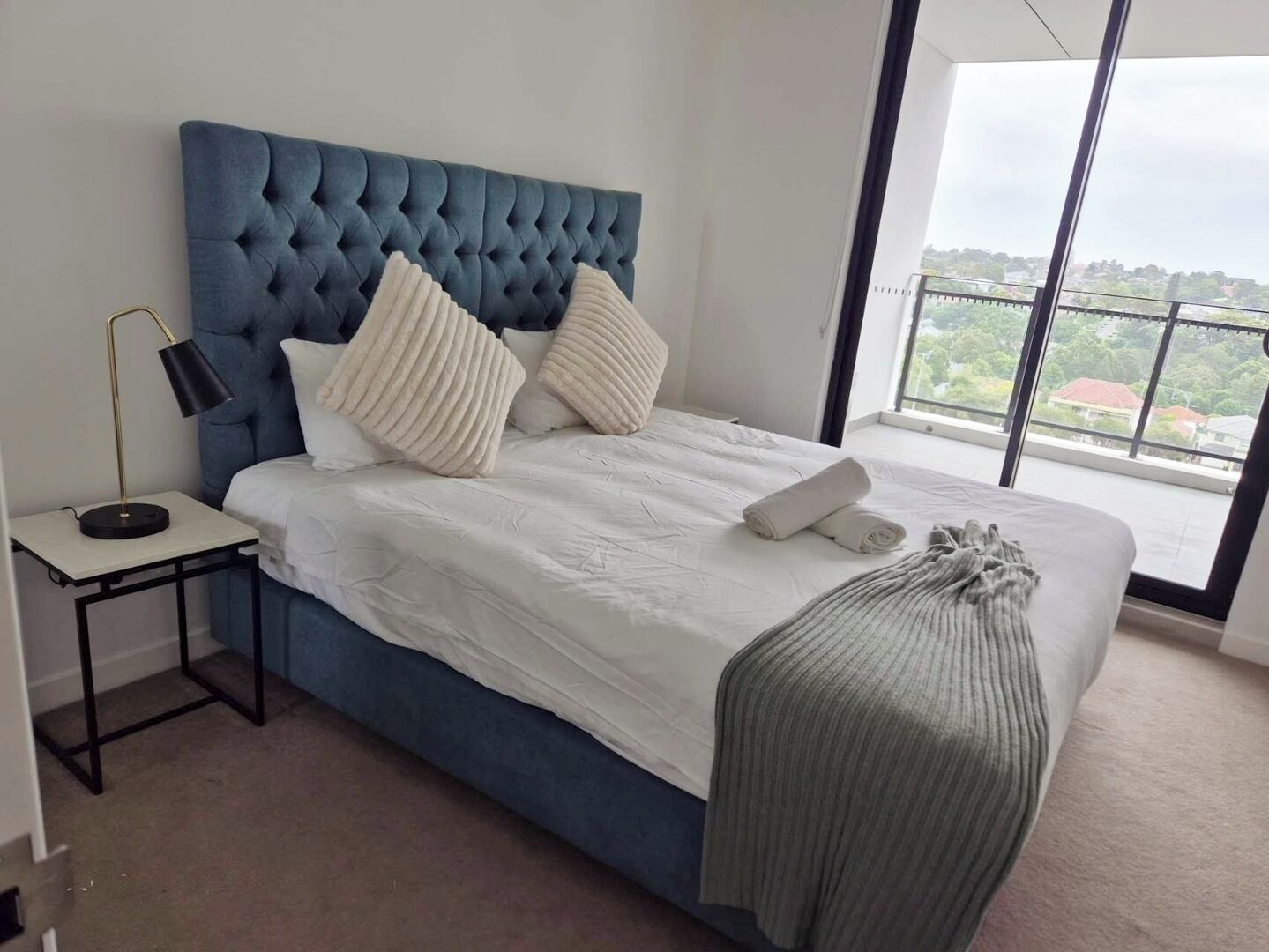 Bureau, fer et planche à repasser, Wi-Fi, draps fournis