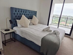 Una scrivania, ferro/asse da stiro, Wi-Fi, lenzuola