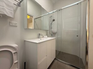 Hair dryer - Comfortable 3BR House Unit in Chatswood w/Parking (Chatswood)
