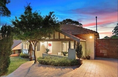 Comfortable 3BR House Unit in Chatswood w/Parking