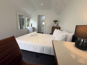 Desk, WiFi, bed sheets - Little Hideaway Studio | 12 Mins to Train and Metro (Chatswood)