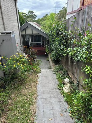 Property grounds - Little Hideaway Studio | 12 Mins to Train and Metro (Chatswood)