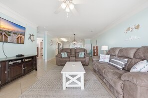 Smart-tv, een dvd-speler en boeken