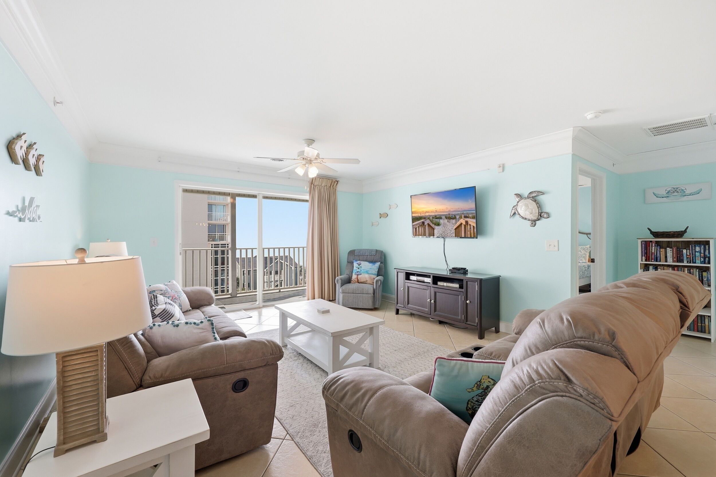 Smart-tv, een dvd-speler en boeken