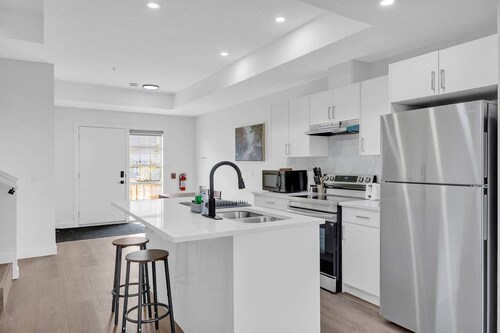 Bridgeland Hillside Charm