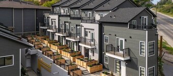 Steps to Downtown-Crescent Heights