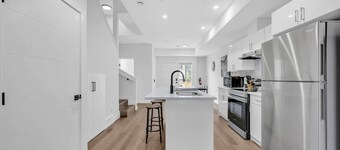 Steps to Downtown-Crescent Heights