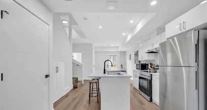 Steps to Downtown-Crescent Heights