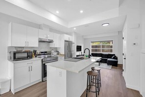 Fridge, microwave, oven, stovetop - Modern Villa in the heart of Crescent Heights (Calgary)