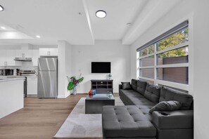 TV - Modern Villa in the heart of Crescent Heights (Calgary)