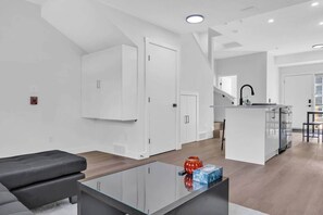 TV - Modern Villa in the heart of Crescent Heights (Calgary)