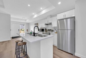Fridge, microwave, oven, stovetop - Modern Villa in the heart of Crescent Heights (Calgary)