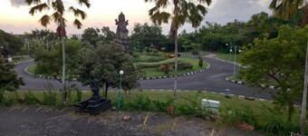 Rumah WJ Room and Suites