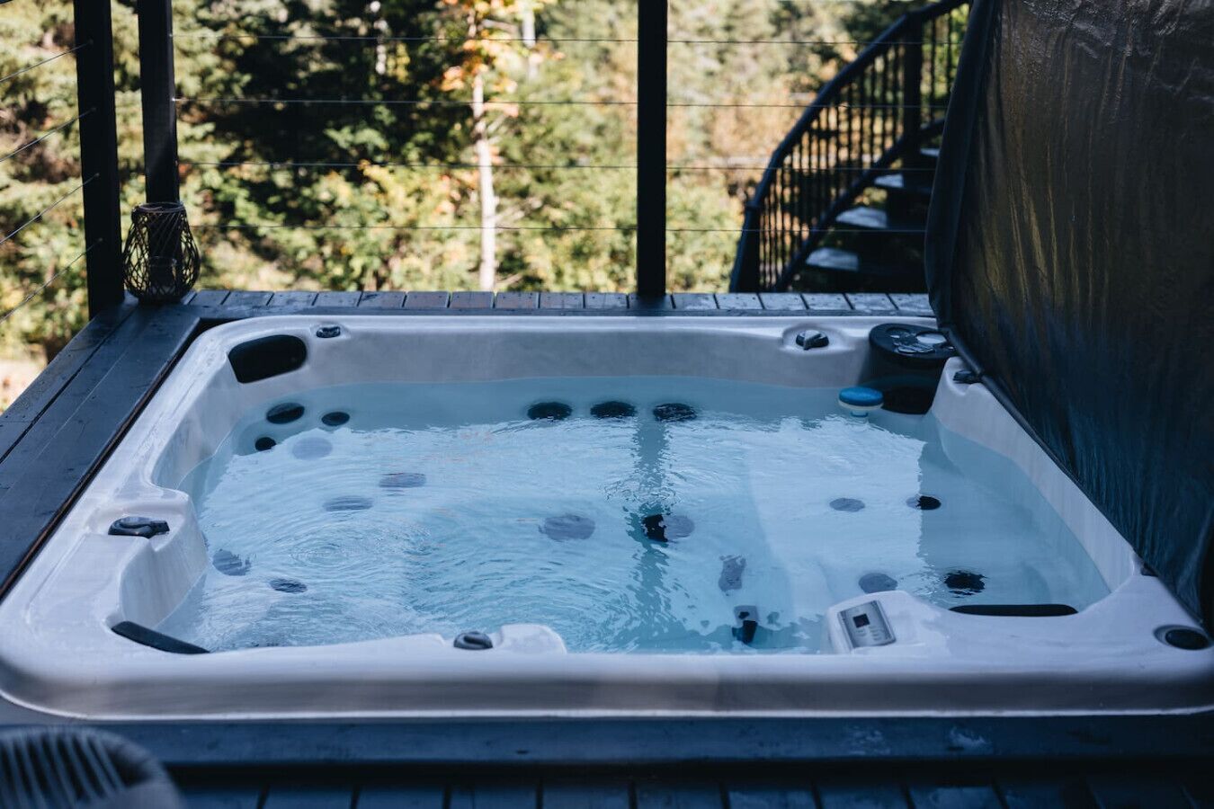 Tina de hidromasaje al aire libre