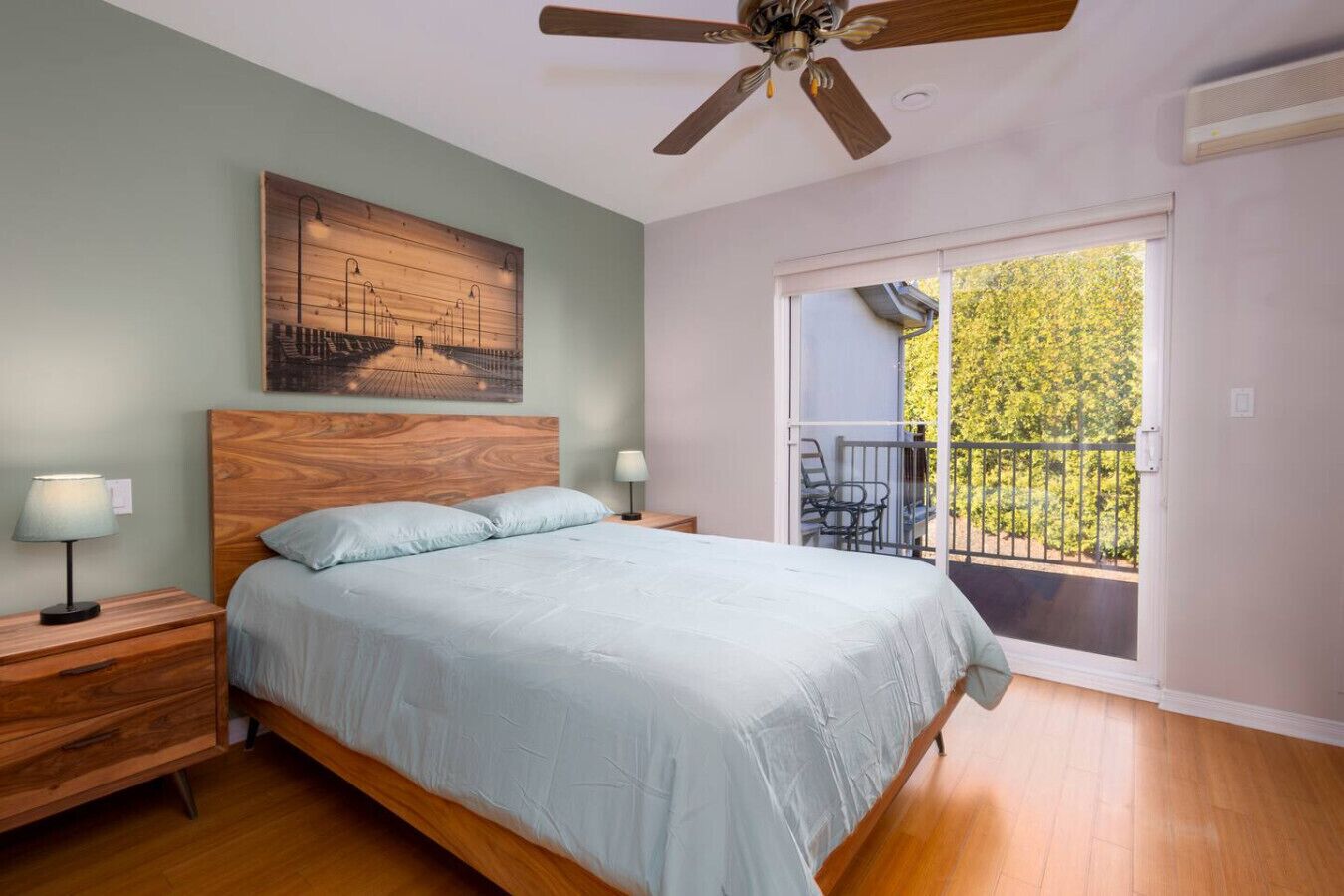 Escrivaninha, ferros/tábuas de passar roupa, berço de viagem, Wi-Fi