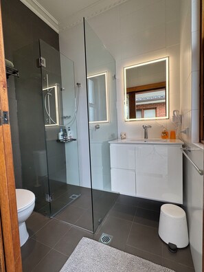 Unclassified image, 4 of 42, button - Spacious-Cozy Oversized Room in Leafy Strathfield (Strathfield)