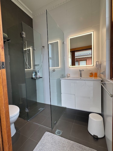 Spacious-Cozy Oversized Room in Leafy Strathfield