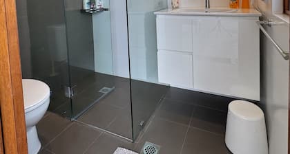 Spacious-Cozy Oversized Room in Leafy Strathfield