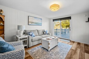 TV - Relax, Unwind & Enjoy Amazing Waterviews (Bourne)