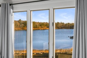 Interior - Relax, Unwind & Enjoy Amazing Waterviews (Bourne)