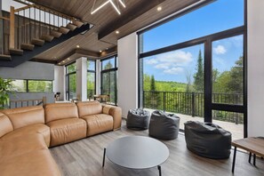 TV, fireplace, ping pong, stereo - The Apex: Prestigious Tremblant Experience (Mont-Tremblant)