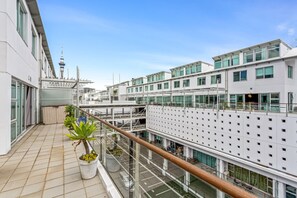 Property grounds - Sleek 1 Bedroom Wharf-Side Urban Retreat (Auckland City)