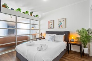 1 habitación, tabla de planchar con plancha, wifi gratis y ropa de cama 
