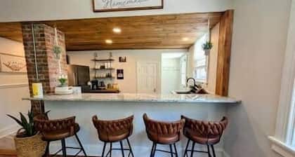 Historic Powhatan Retreat | Walk to Restaurants & Distillery