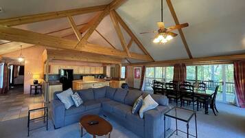 Televisión, chimenea