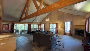 Televisión, chimenea