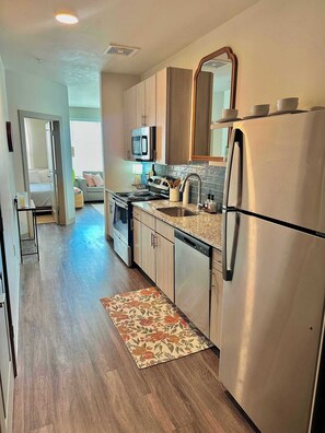 Fridge, microwave, oven, dishwasher - Luxury Midtown Apt: Pool, Gym & 4 Bedrooms! (Atlanta)