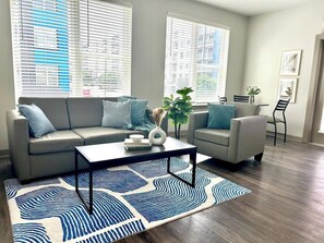 Televisión y oficina 