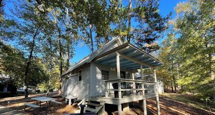 Peaceful 1-Bedroom Cabin with Full Kitchen, Pond Views & Outdoor Firepit