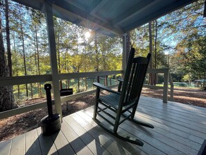 Terrace/patio - Cozy 2-Guest Retreat with Kitchen, Vaulted Ceilings & Private Pond Views (Zwolle)