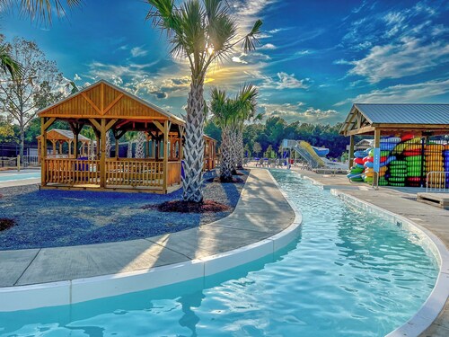 Cozy 2-Guest Retreat with Kitchen, Vaulted Ceilings & Private Pond Views