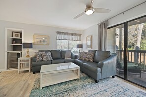 Smart TV - Fully renovated 2BR/2BA within walking distance to the beach and so much to do! (Hilton Head Island)