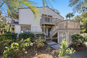 Exterior - Fully renovated 2BR/2BA within walking distance to the beach and so much to do! (Hilton Head Island)