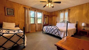 4 bedrooms, iron/ironing board, WiFi, bed sheets