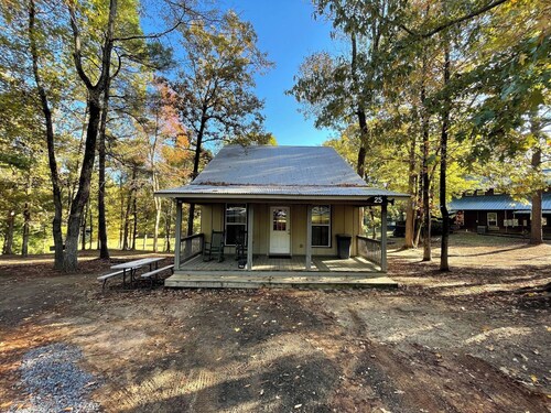 Spacious 1-Bedroom Cabin with Full Kitchen, Vaulted Ceiling & Outdoor Space