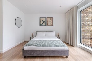 Iron/ironing board, WiFi, bed sheets - Blueground | Spitalfields, rooftop, nr Tower Bridge (London)