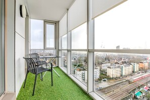 Interior - Blueground | Shadwell, balcony, nr Tower Bridge (London)