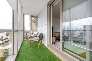 Interior - Blueground | Shadwell, balcony, nr Tower Bridge (London)