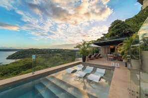 Pool - Bahias No. 4 (Liberia)