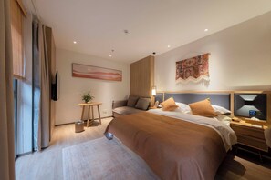 Kamar Double Romantis | Tirai kedap cahaya, setrika/meja setrika, dan Wi-Fi gratis