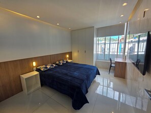 Bureau, fer et planche à repasser, lit parapluie, Wi-Fi gratuit