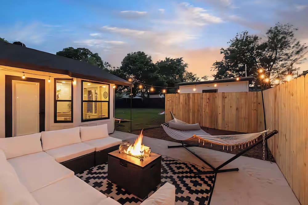 Minutes to Downtown -Fire Pit Pool