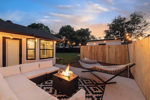 Minutes to Downtown -Fire Pit Pool 