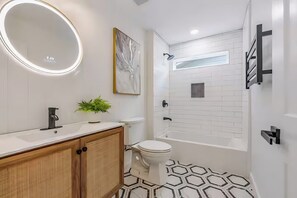 Bathroom - Minutes to Downtown -Fire Pit Pool  (Austin)