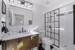 Bathroom - Minutes to Downtown -Fire Pit Pool  (Austin)