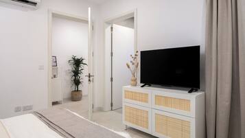 Apartamento, vistas a la ciudad | Cortinas opacas, tabla de planchar con plancha, wifi gratis